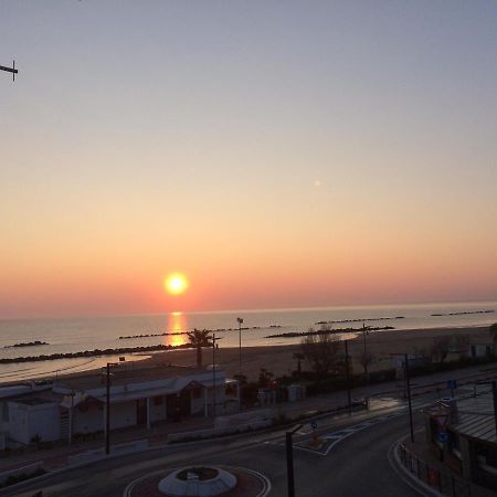 Sunrise Beach House - Sea View Apartment Montesilvano Marina Екстериор снимка