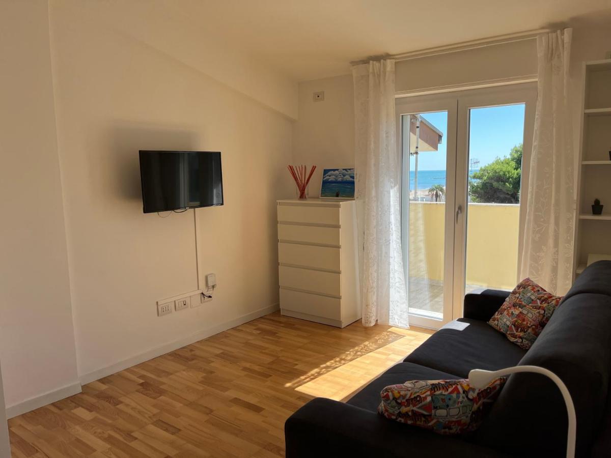 Sunrise Beach House - Sea View Apartment Montesilvano Marina Екстериор снимка